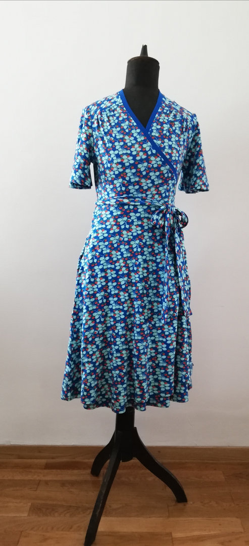 DUNS Sweden -  Wrap Dress - Damenkleid - blaues Wickelkleid mit Erdbeeren